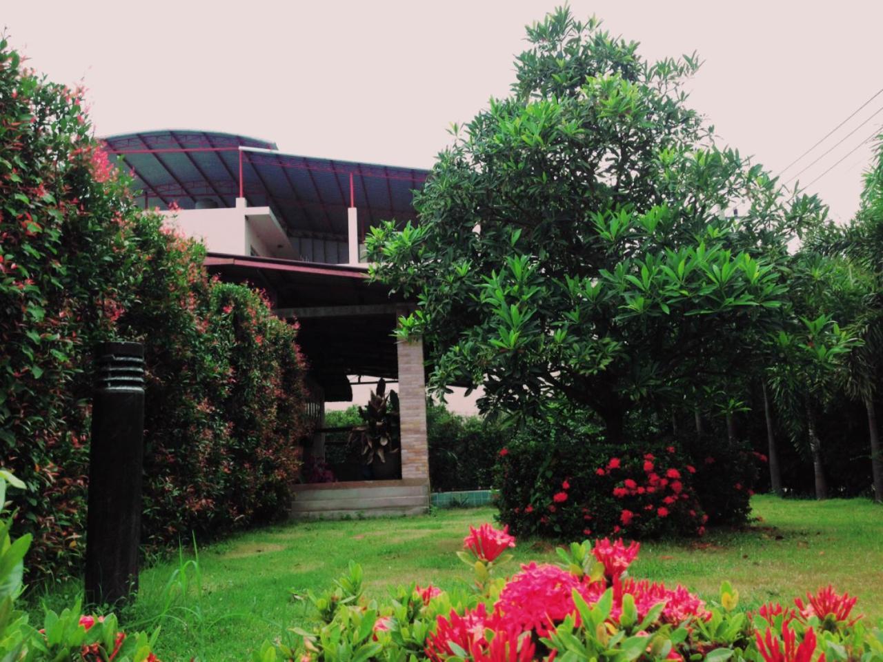 Hotel Baan Tawan Shine Surin Exterior foto